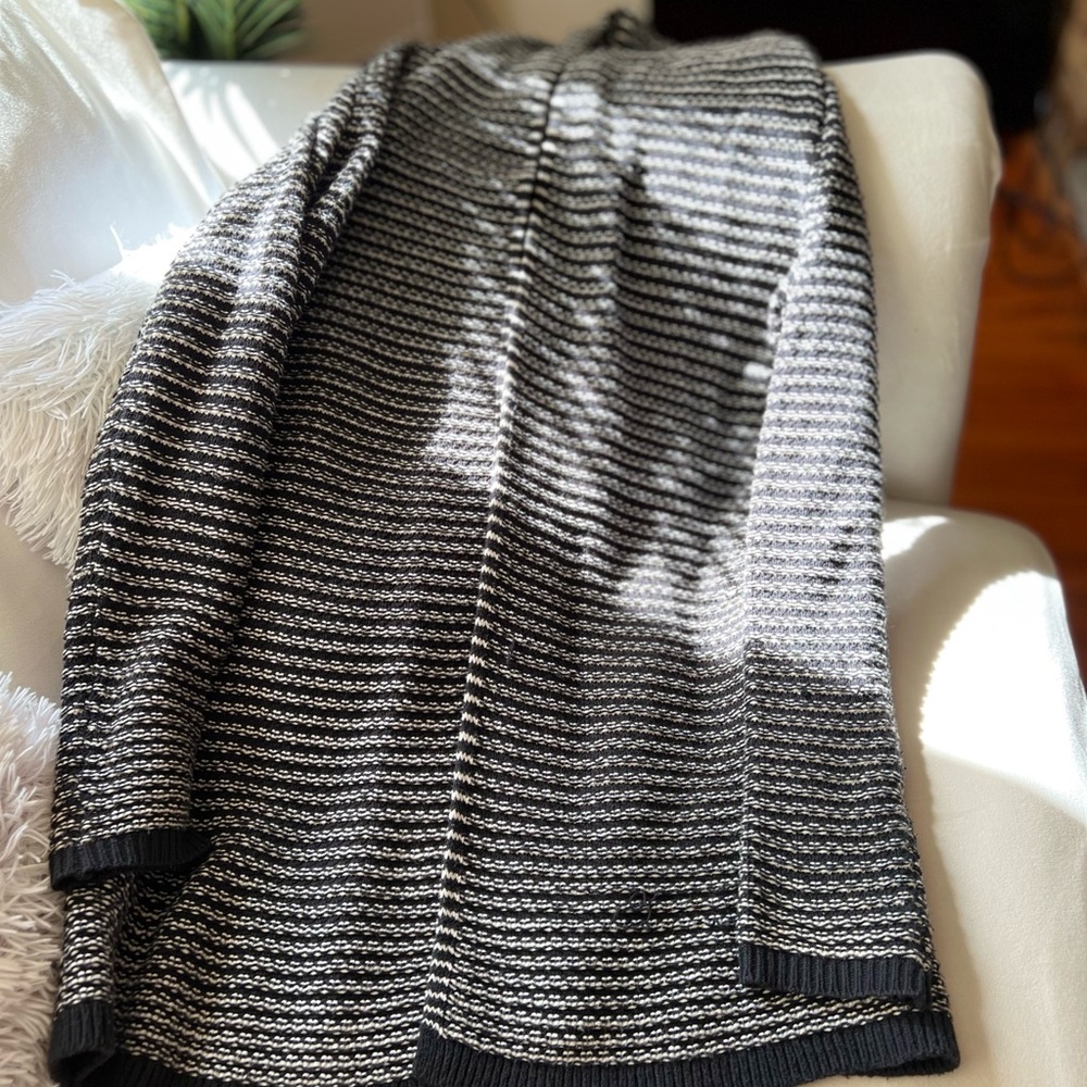 Old navy black and white sweater cardigan size medium